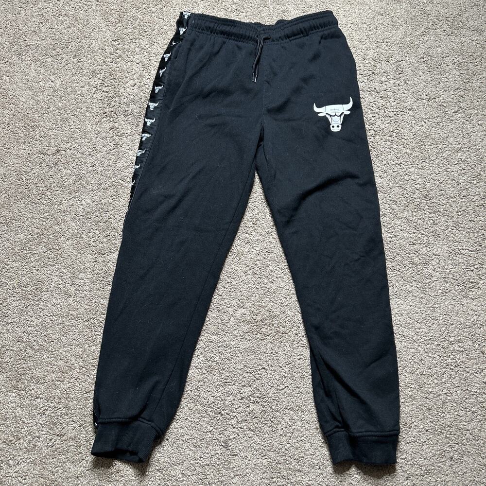 Boy’s Size XL 18/20 Extra Large NBA Chicago Bulls Black & White Logo Joggers